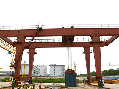 輪胎式集裝箱門式起重機(jī)